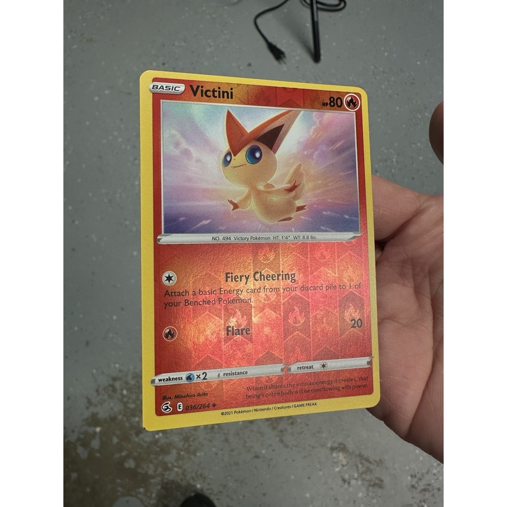 Victini Reverse Holo - 036/264 MISCUT ERROR ALIGNMENT DOT Pokemon Cards 2021 NM